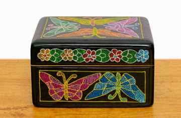 Caja cigarrera rayada punteada negra