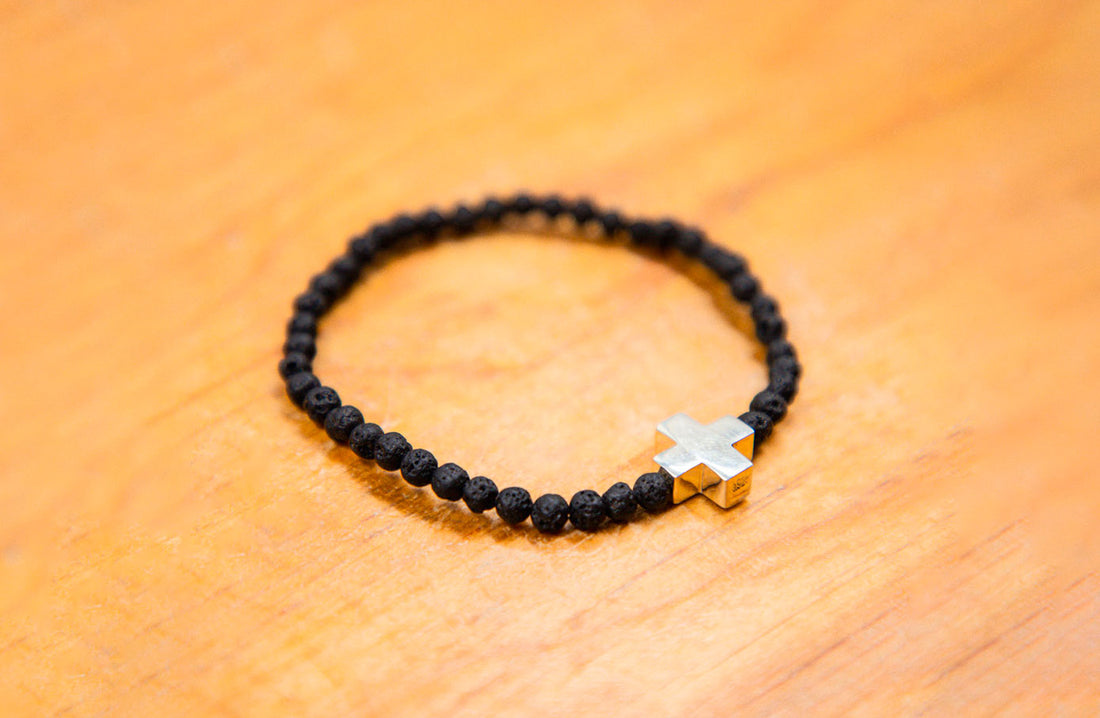 Brazalete cruz de plata