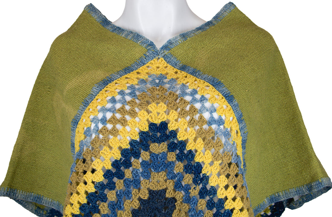 Quexquemetl verde con Croquet Lara