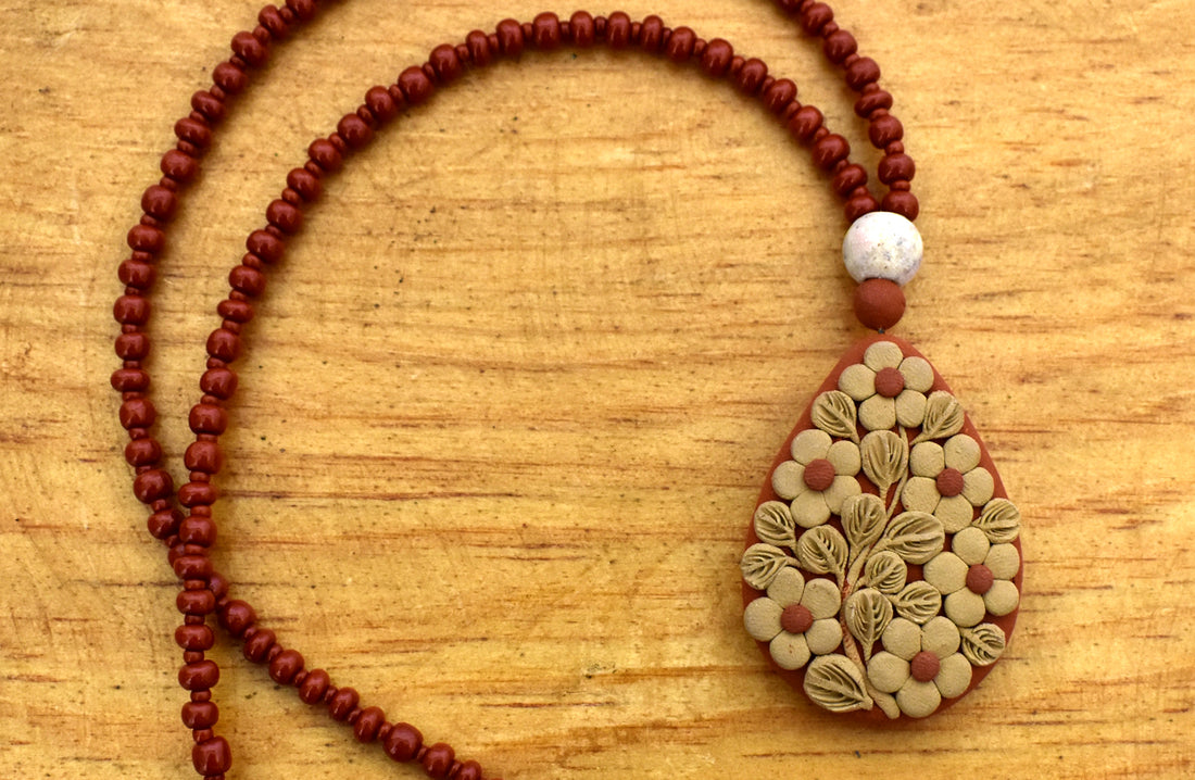 Juego de joyería de barro