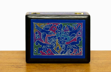 Caja cigarrera de Olinalá punteada