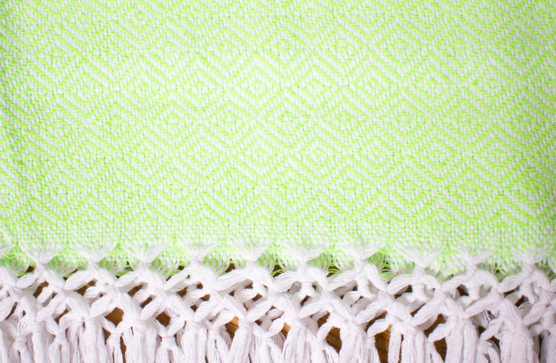 Rebozo grecado verde con blanco