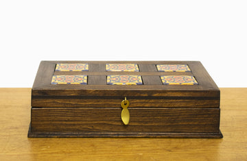 Caja alhajero con 6 azulejos.