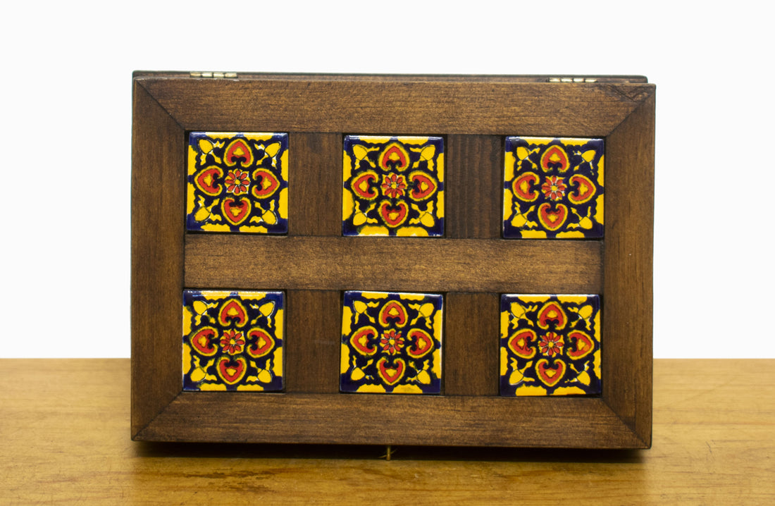 Caja alhajero con 6 azulejos.