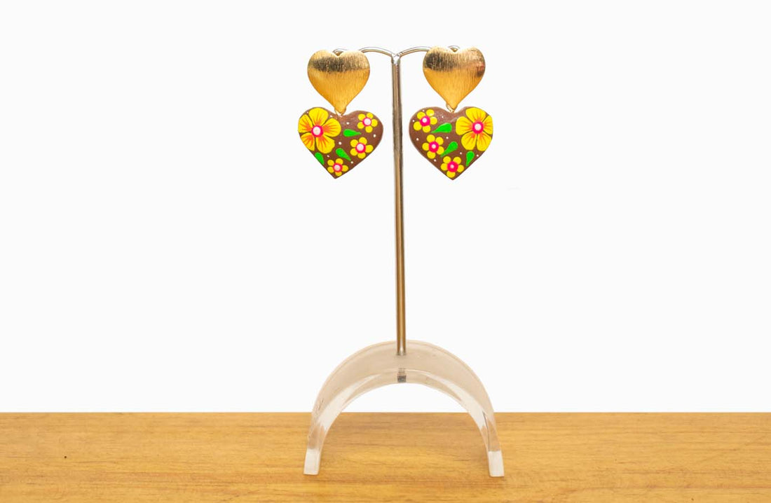 Aretes corazón alebrije café con flores