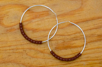 Arracadas de plata con chaquira rojo