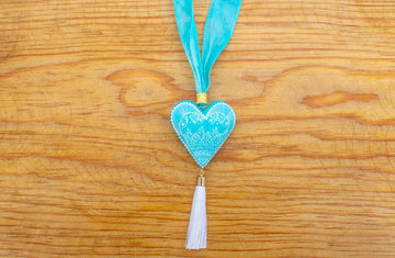 Collar corazón decorado azul