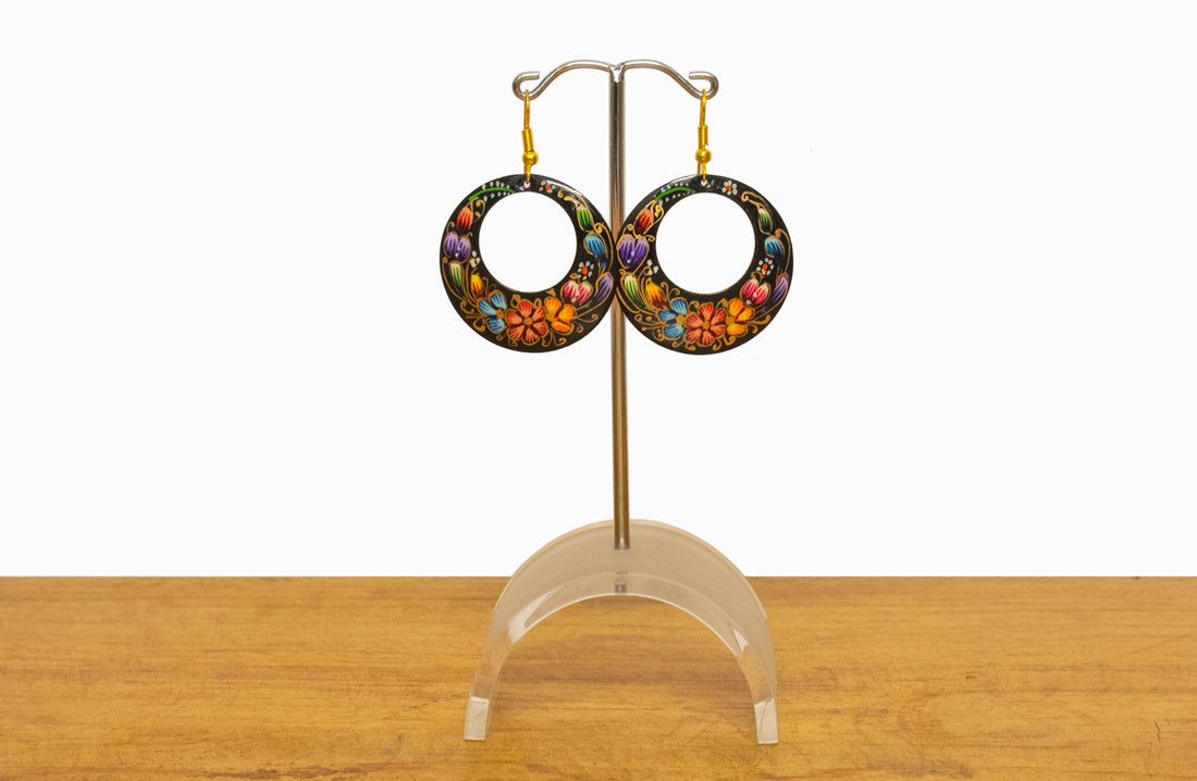 Arracadas negras con flores