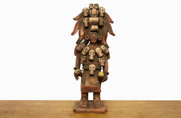 Maya con cráneos grande