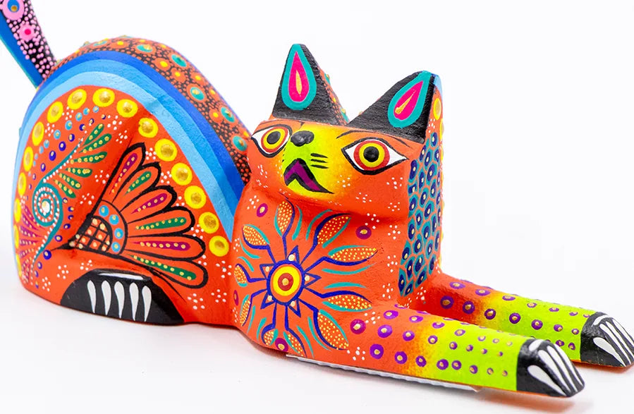 Alebrije gato echado naranja