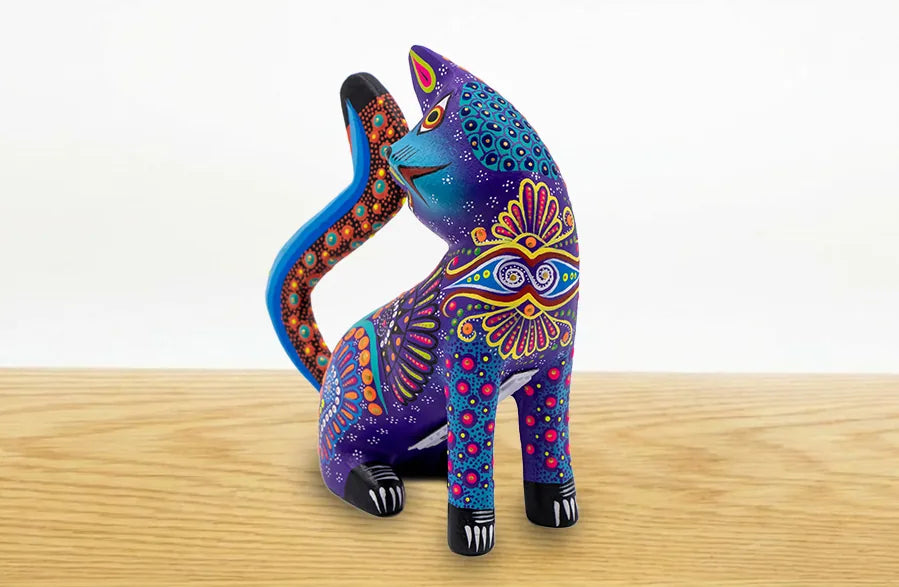 Alebrije gato morado
