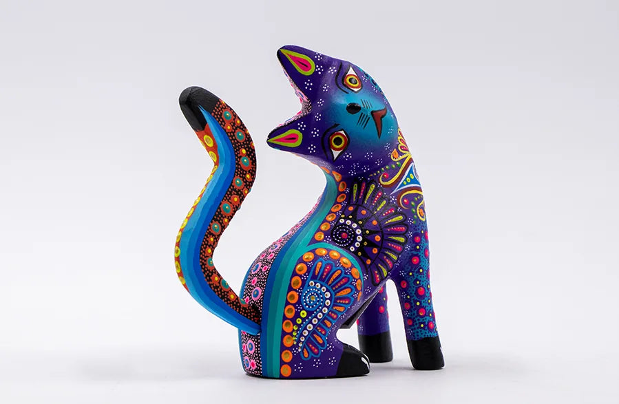 Alebrije gato morado