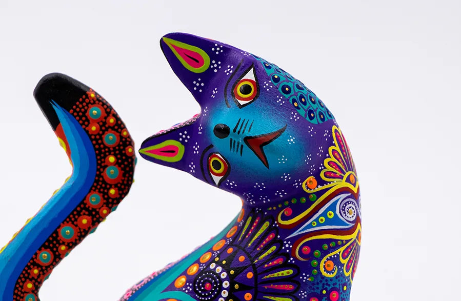Alebrije gato morado
