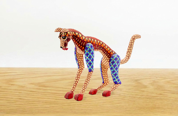 Alebrije perro galgo naranja