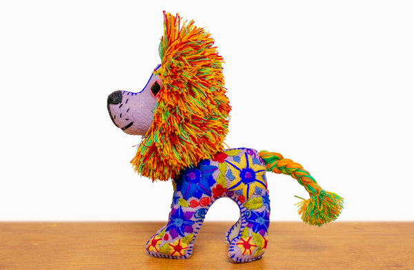 León bordado multicolor