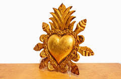 Corazón flores doradas