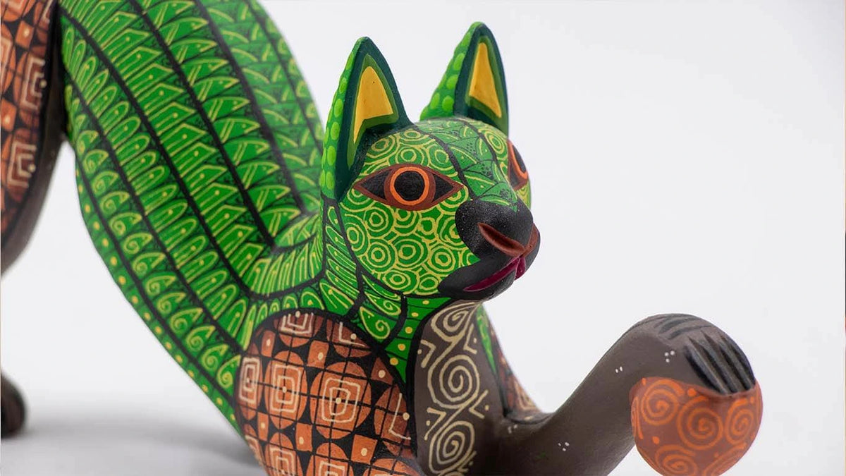 Alebrije gato estirado
