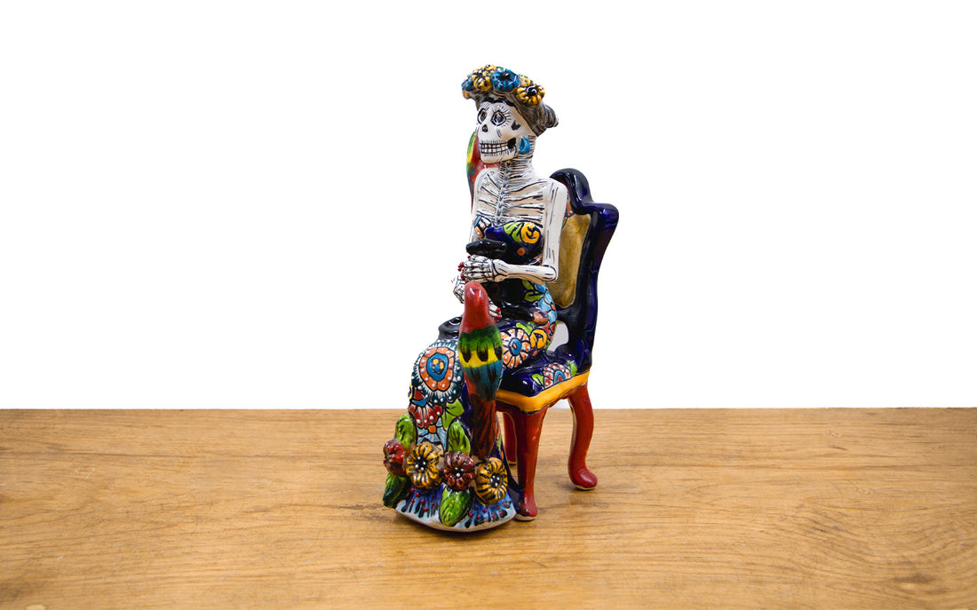 Catrina Frida sentada con animales