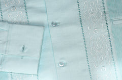 Guayabera de manga larga con bordado calado y panel de rejilla.