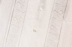 Guayabera de manga larga blanca .