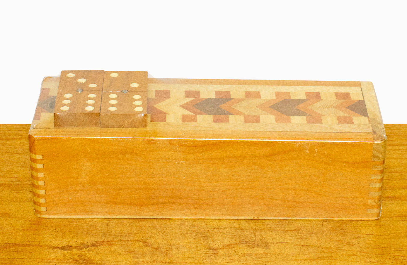 Domino tapa incrustada