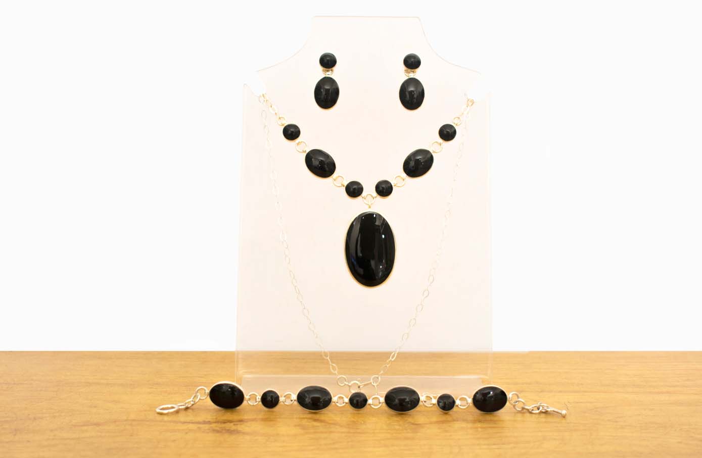 Juego de collar, aretes y pulsera de plata con piedra natural