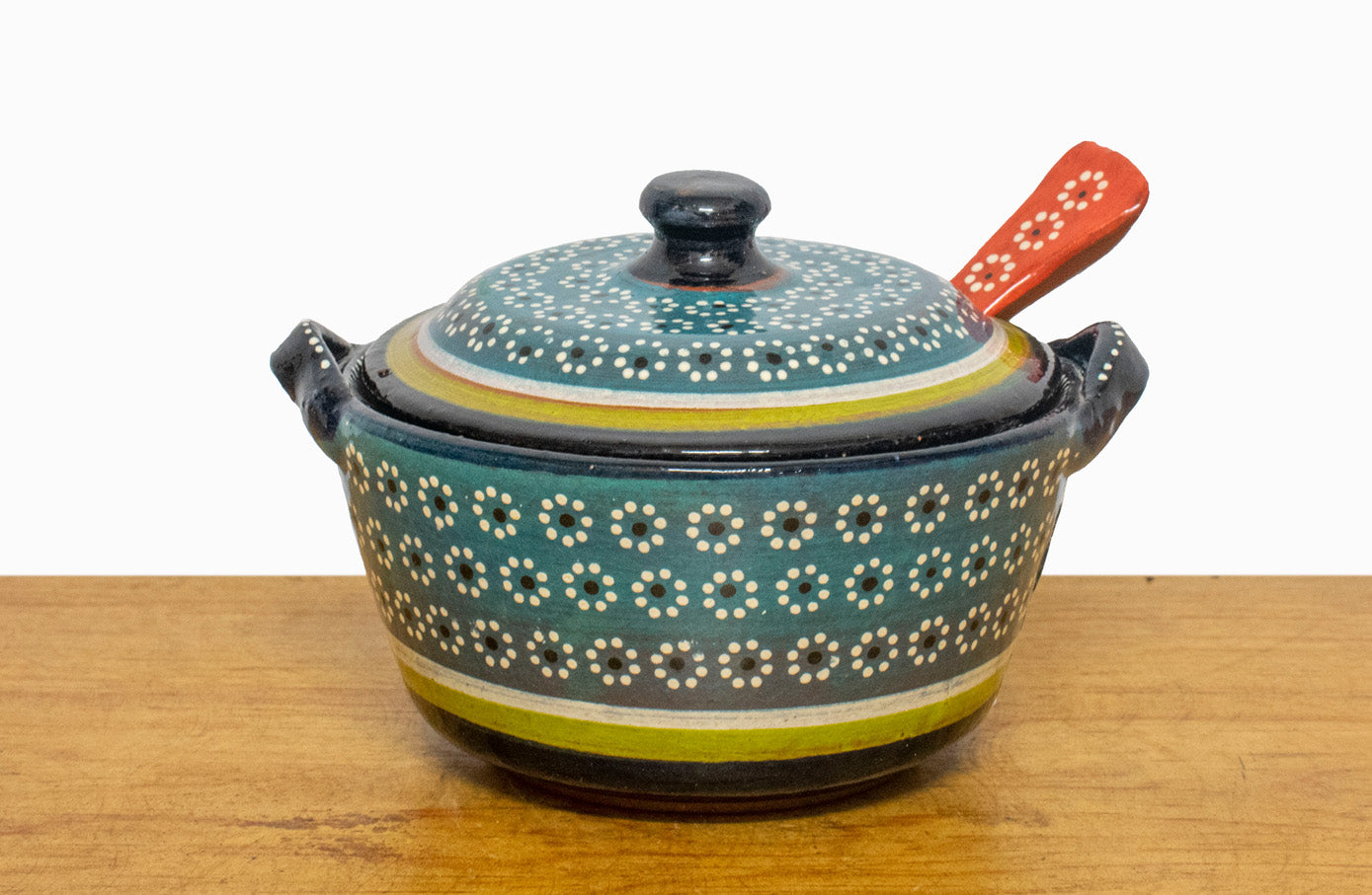 Salsera de barro con tapa y cuchara