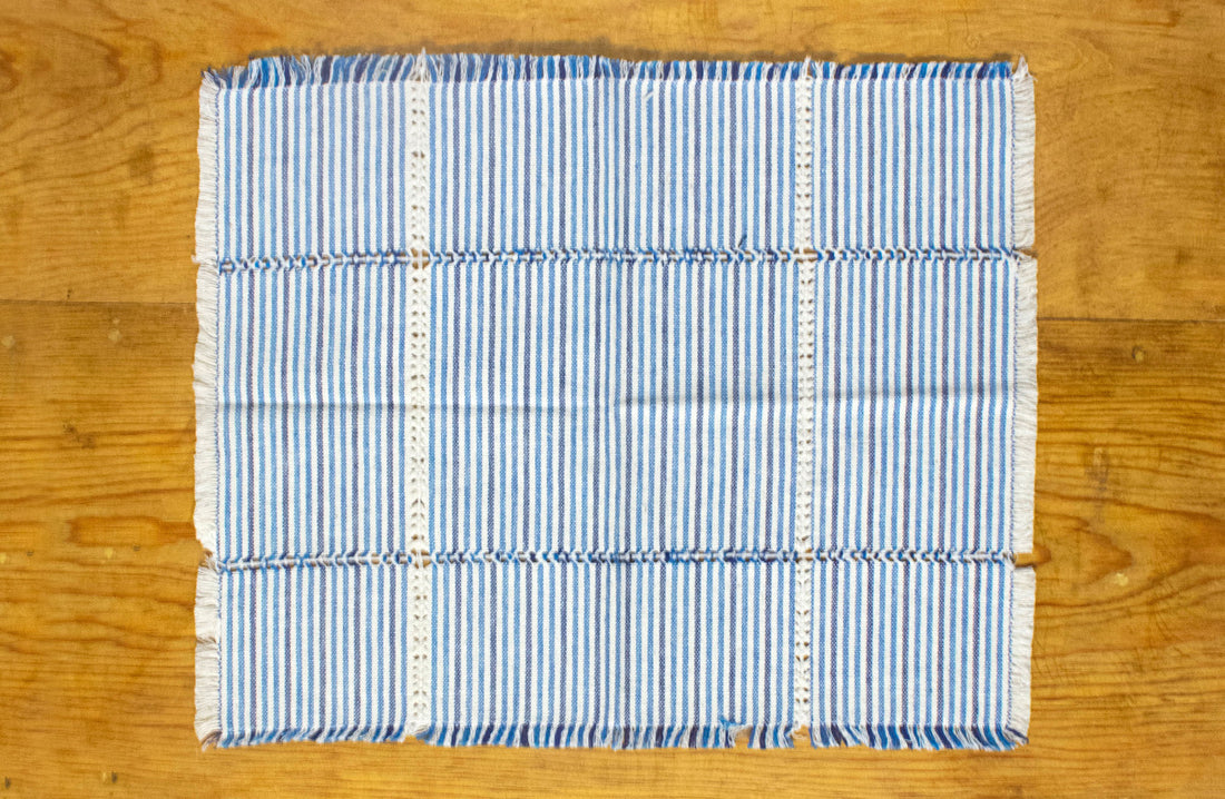 Juego de manteles a rayas azul