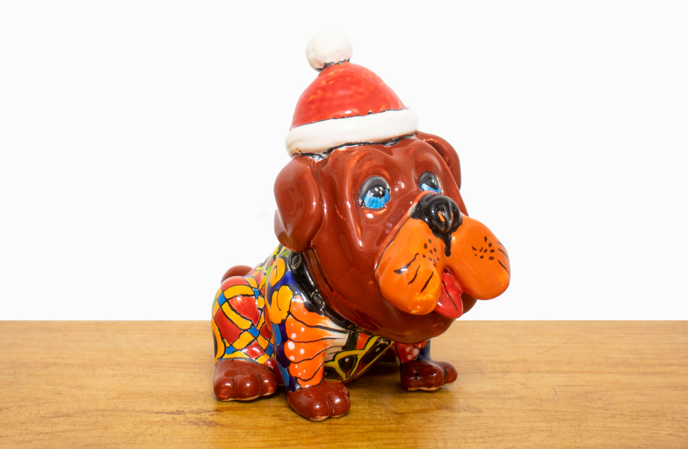 Perro bulldog navideño de cerámica