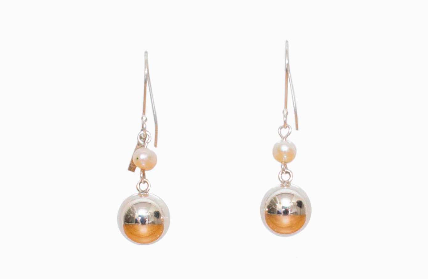 Aretes esferas de plata con perla