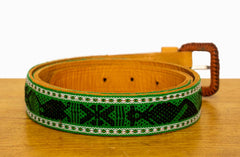 Cinturón hecho en telar de cintura y piel verde