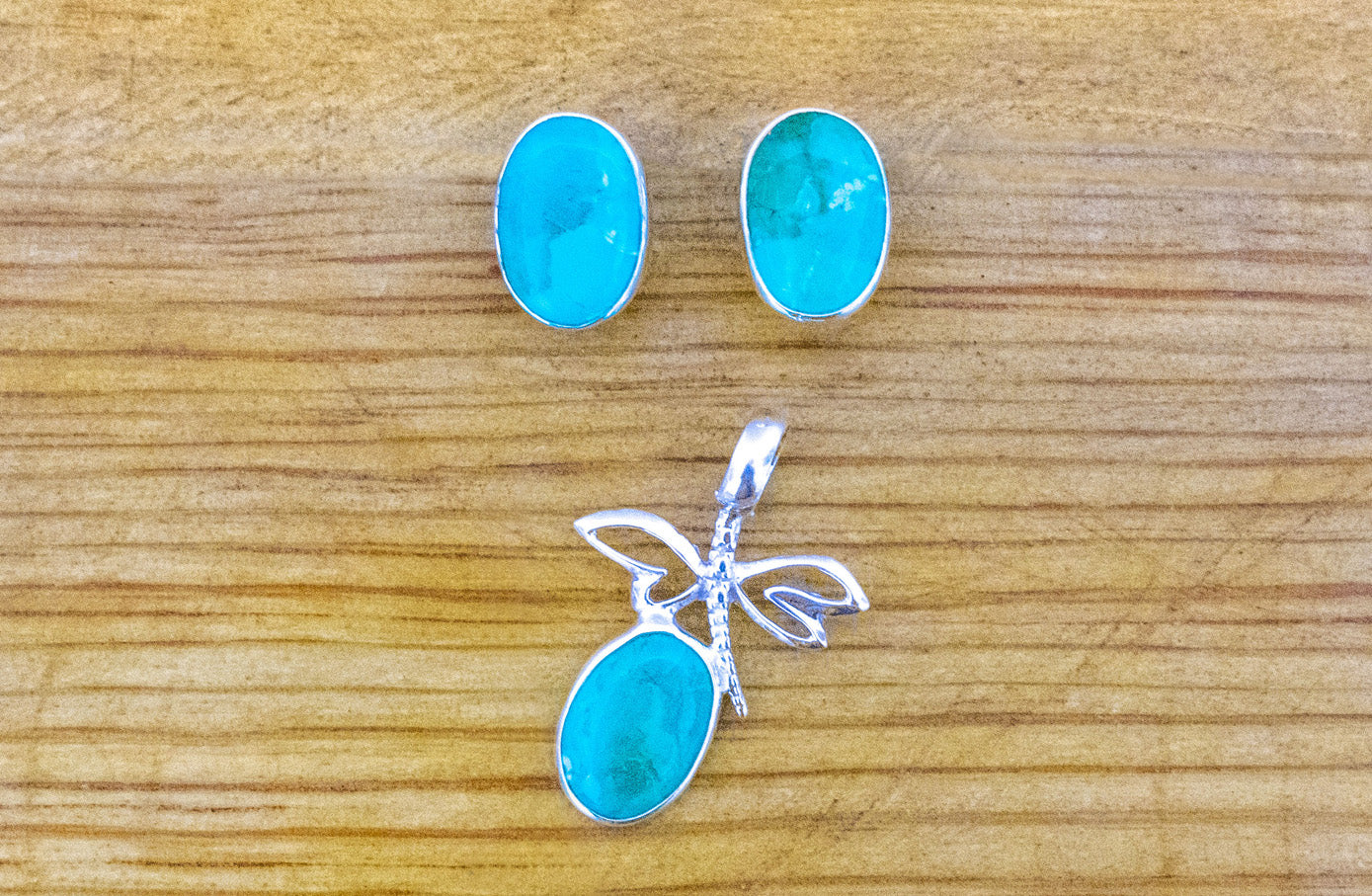 Juego de aretes y dije de plata con piedra natural