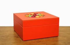 Caja multiusos bordada naranja